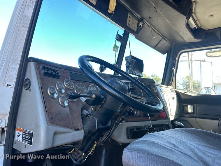 image for item ET6518 2012 Western Star 4900SB grapple crane truck