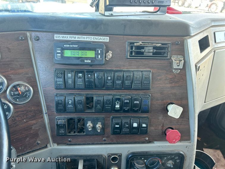 image for item ET6518 2012 Western Star 4900SB grapple crane truck