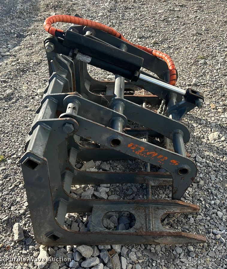 image for item ET6524 Ryan's Equipment 448 skid steer grapple bucket