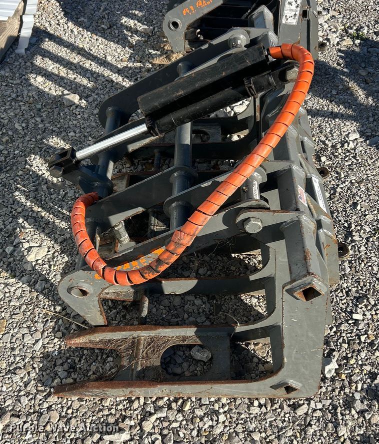 image for item ET6524 Ryan's Equipment 448 skid steer grapple bucket