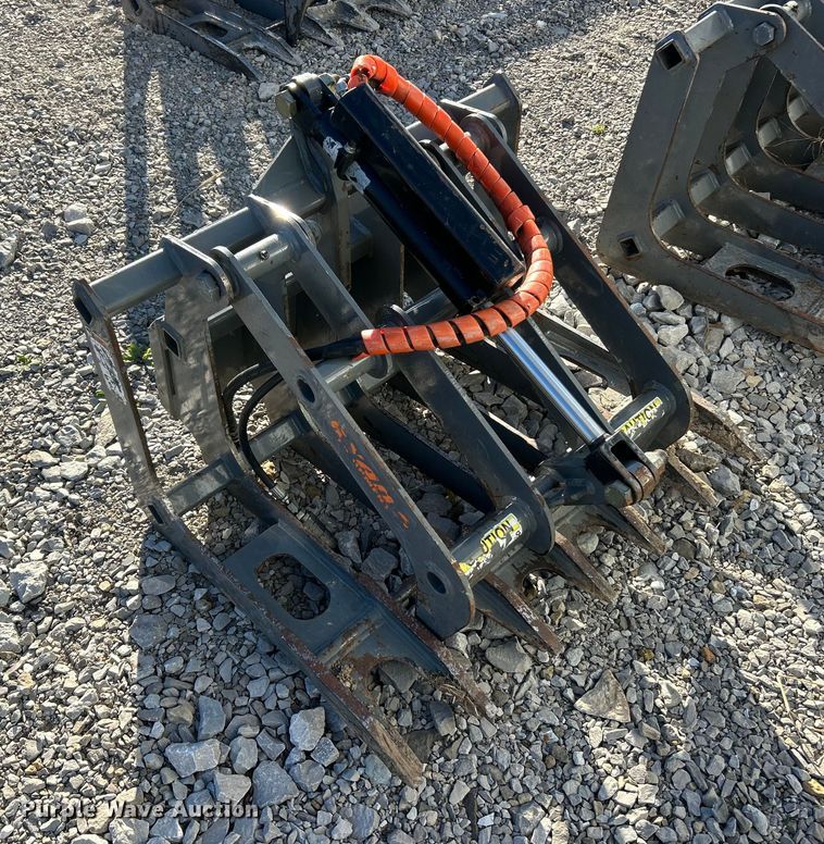 image for item ET6525 Ryan's Equipment 436 skid steer grapple bucket