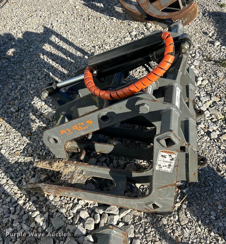 image for item ET6525 Ryan's Equipment 436 skid steer grapple bucket