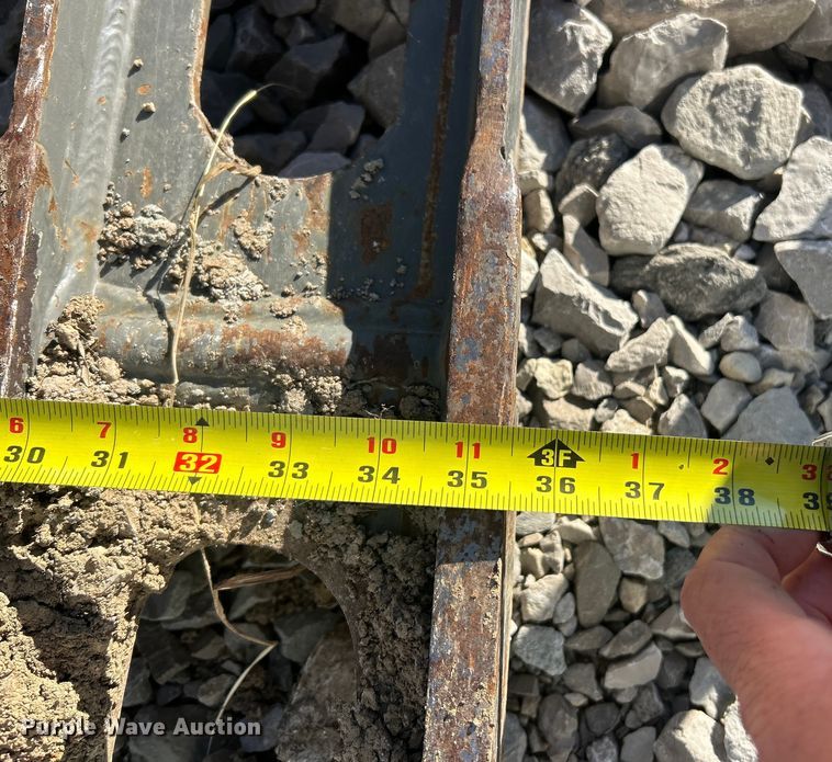 image for item ET6525 Ryan's Equipment 436 skid steer grapple bucket