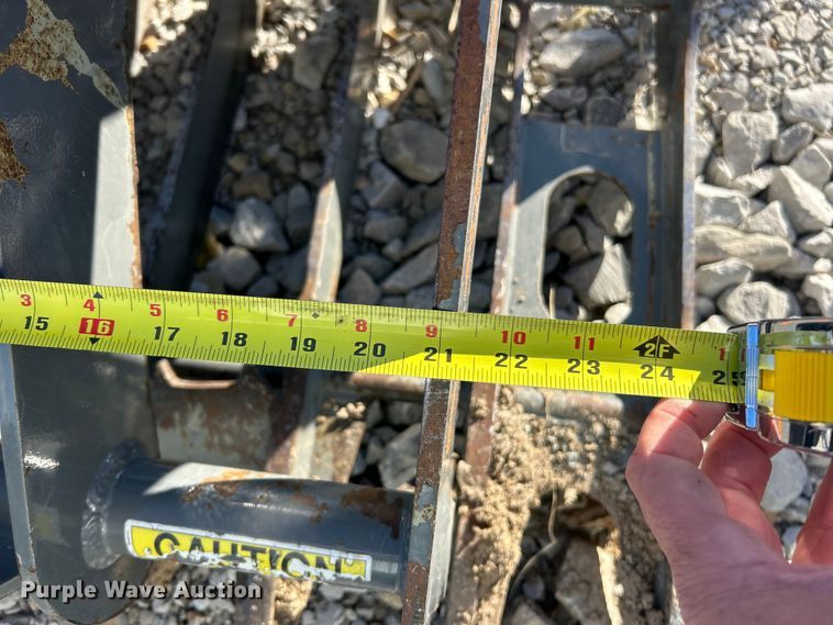 image for item ET6525 Ryan's Equipment 436 skid steer grapple bucket