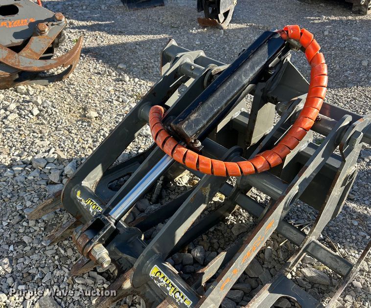 image for item ET6525 Ryan's Equipment 436 skid steer grapple bucket