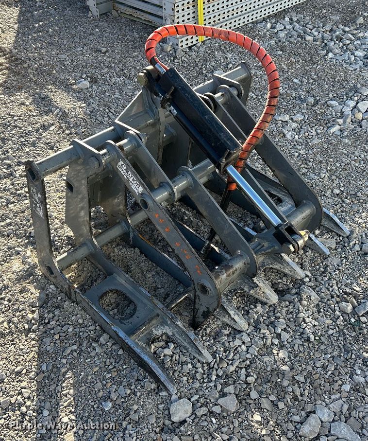 image for item ET6528 Ryan's Equipment 336 skid steer grapple bucket
