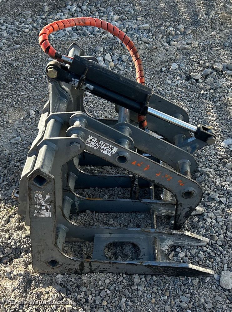 image for item ET6528 Ryan's Equipment 336 skid steer grapple bucket