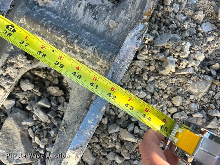 image for item ET6528 Ryan's Equipment 336 skid steer grapple bucket