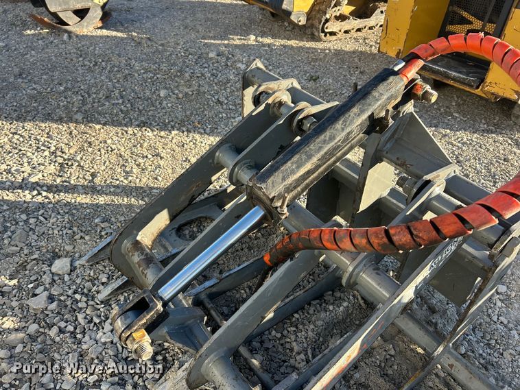 image for item ET6528 Ryan's Equipment 336 skid steer grapple bucket