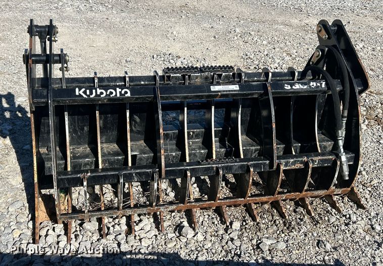 image for item ET6533 Kubota skid steer grapple bucket