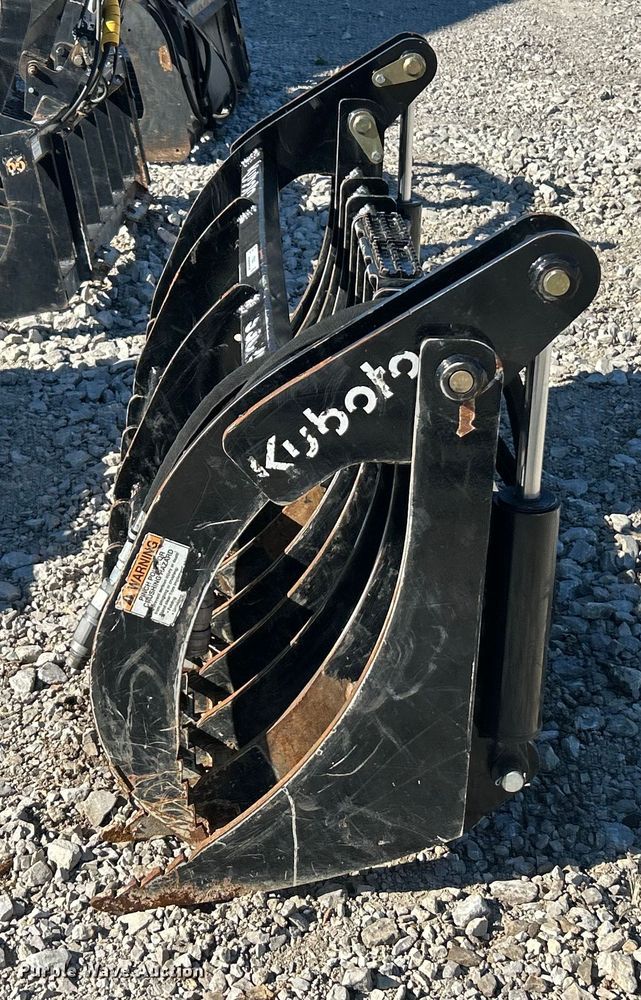 image for item ET6533 Kubota skid steer grapple bucket
