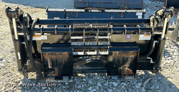 image for item ET6533 Kubota skid steer grapple bucket