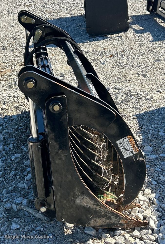 image for item ET6533 Kubota skid steer grapple bucket