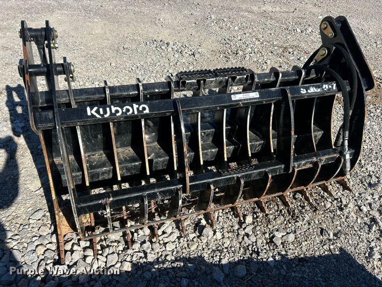 image for item ET6533 Kubota skid steer grapple bucket