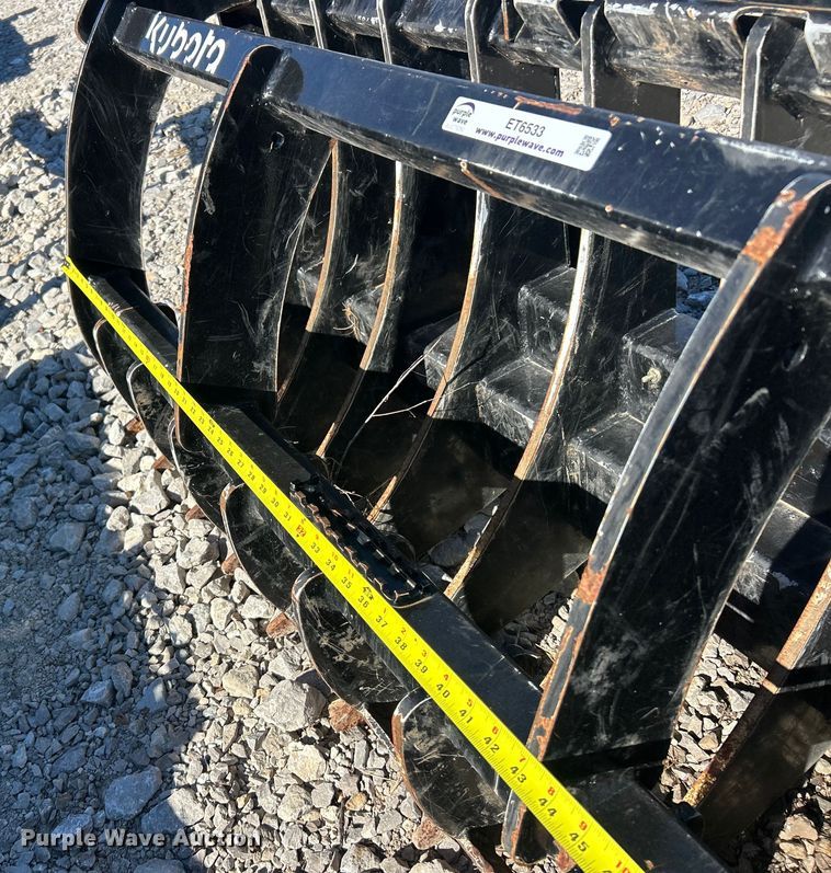 image for item ET6533 Kubota skid steer grapple bucket