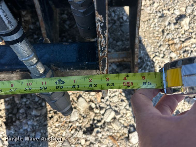 image for item ET6533 Kubota skid steer grapple bucket