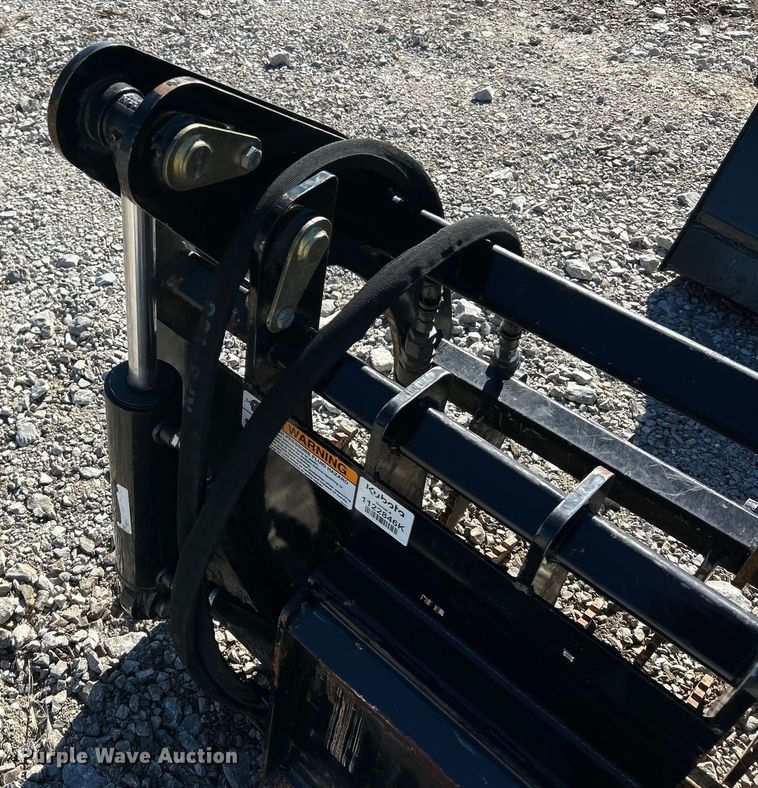 image for item ET6533 Kubota skid steer grapple bucket