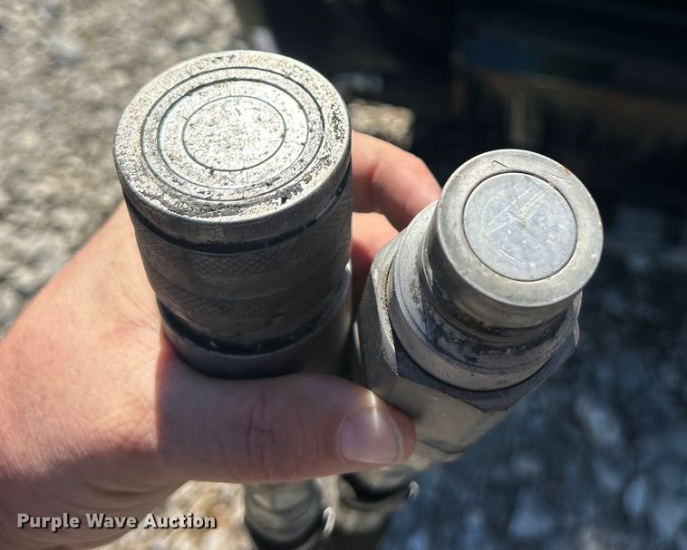 image for item ET6533 Kubota skid steer grapple bucket