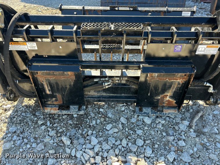 image for item ET6533 Kubota skid steer grapple bucket