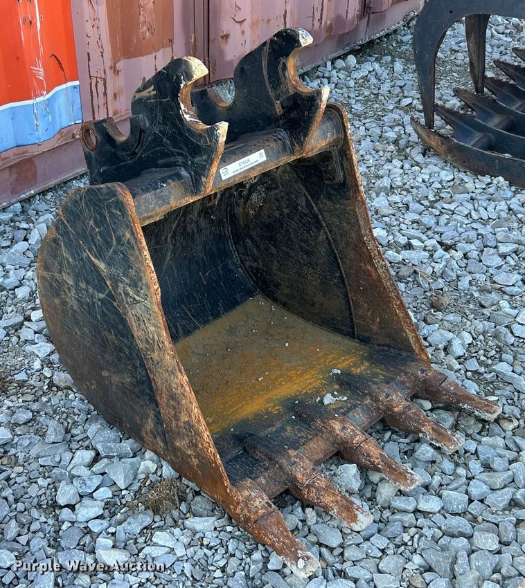 image for item ET6536 Kubota excavator bucket