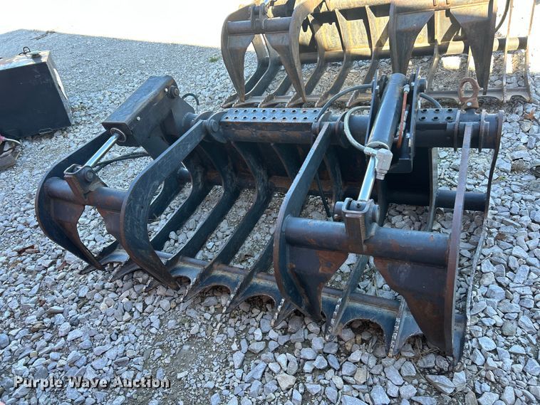 image for item ET6537 2012 Bobcat GRPL 72 ROOT skid steer grapple bucket