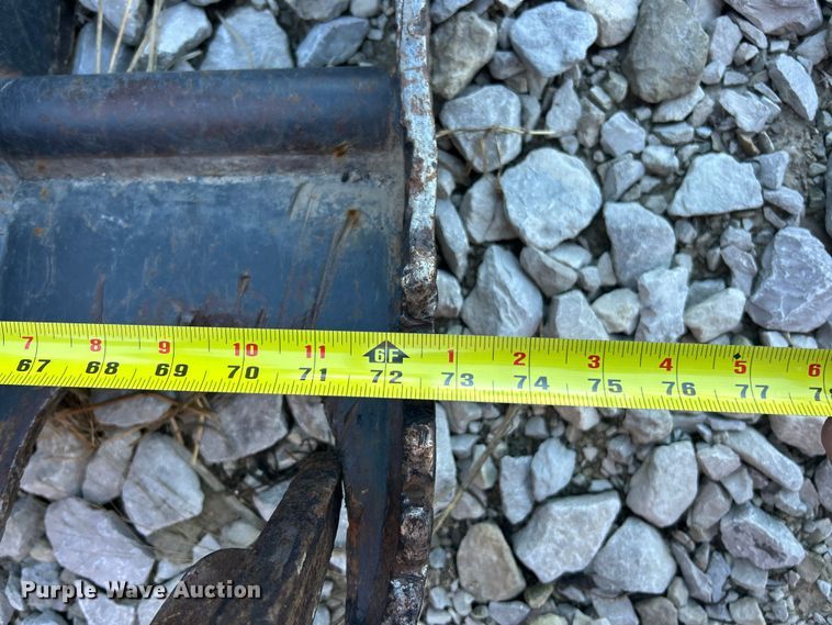 image for item ET6537 2012 Bobcat GRPL 72 ROOT skid steer grapple bucket