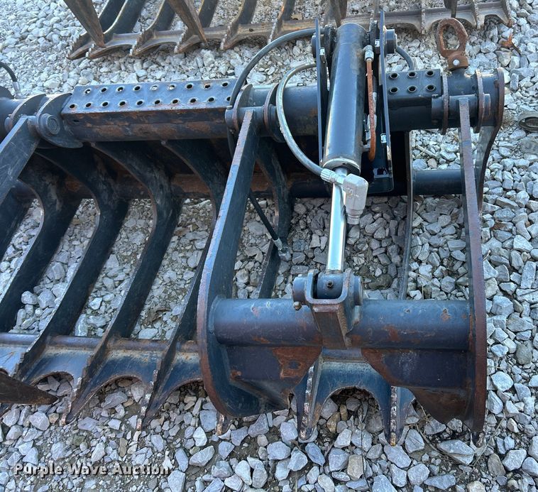 image for item ET6537 2012 Bobcat GRPL 72 ROOT skid steer grapple bucket