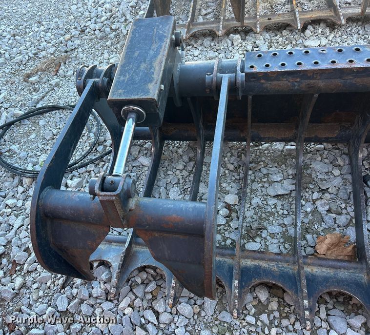 image for item ET6537 2012 Bobcat GRPL 72 ROOT skid steer grapple bucket