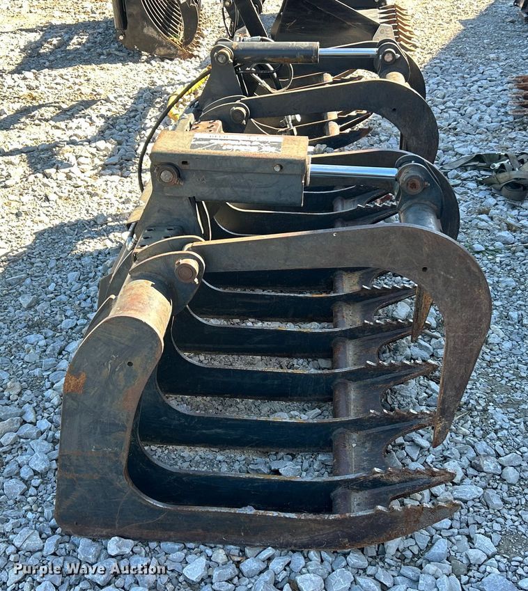 image for item ET6538 2014 Bobcat GRPL 82 ROOT skid steer grapple bucket