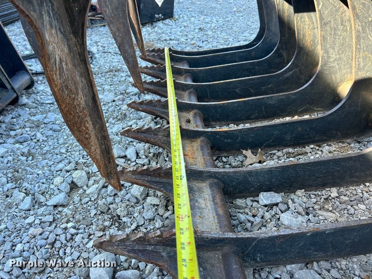 image for item ET6538 2014 Bobcat GRPL 82 ROOT skid steer grapple bucket