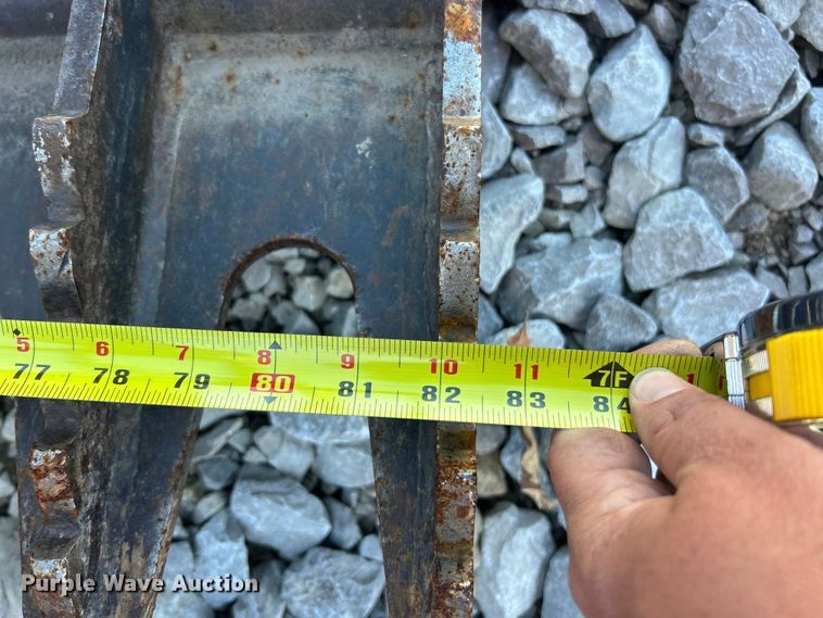 image for item ET6538 2014 Bobcat GRPL 82 ROOT skid steer grapple bucket