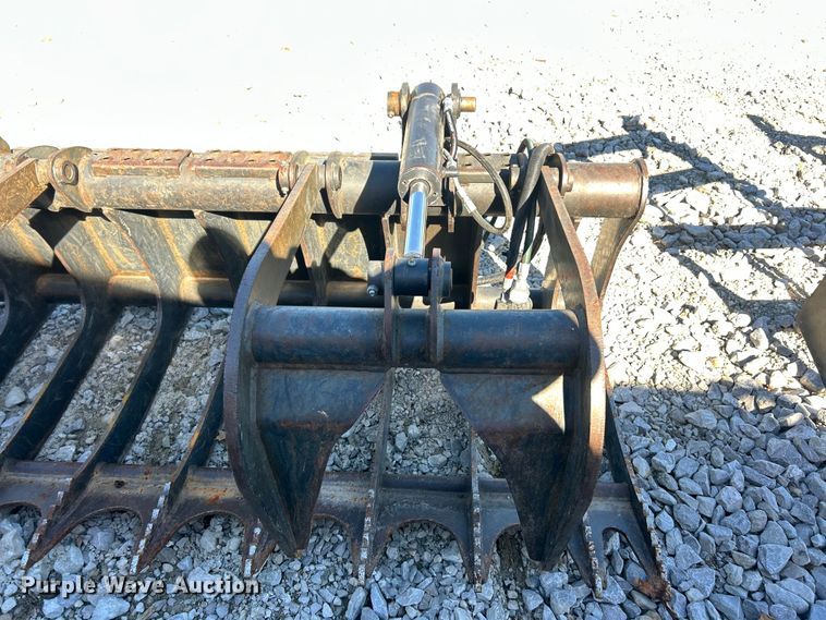 image for item ET6538 2014 Bobcat GRPL 82 ROOT skid steer grapple bucket