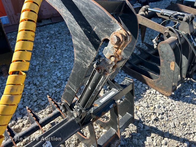 image for item ET6539 Tomahawk skid steer grapple bucket