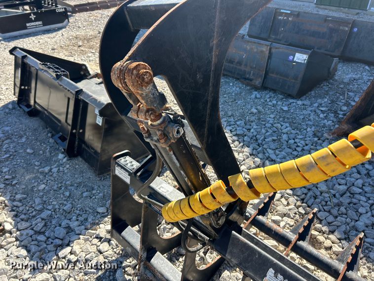 image for item ET6539 Tomahawk skid steer grapple bucket