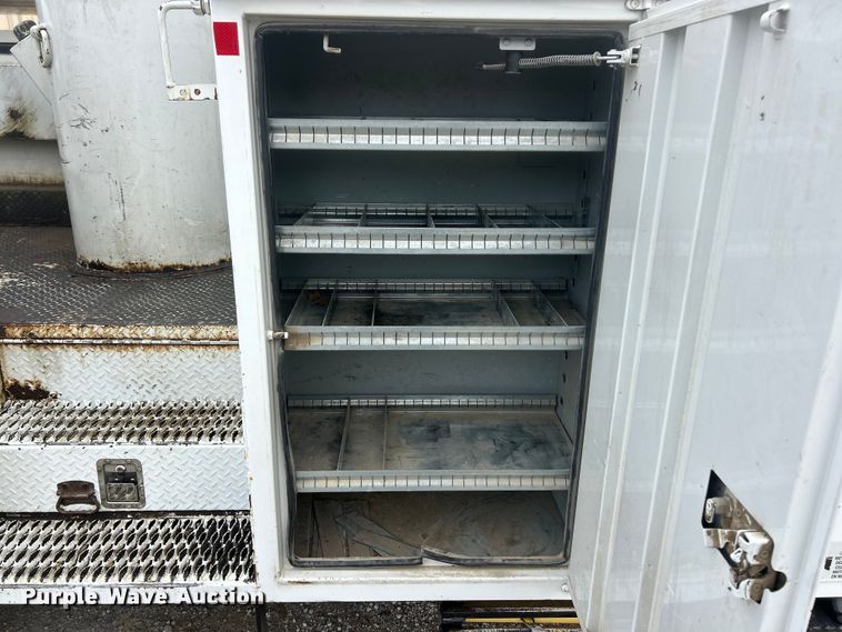 image for item ET6562 2012 International 4400 bucket truck