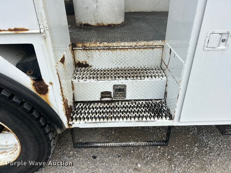 image for item ET6562 2012 International 4400 bucket truck