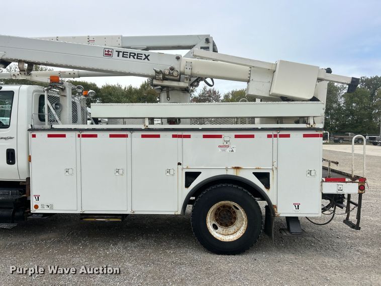 image for item ET6562 2012 International 4400 bucket truck