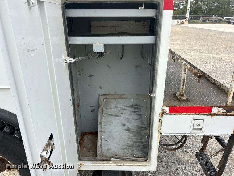 image for item ET6562 2012 International 4400 bucket truck