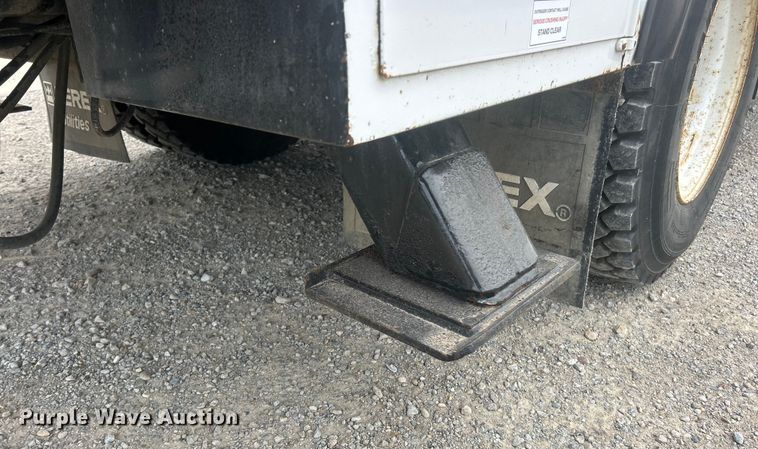 image for item ET6562 2012 International 4400 bucket truck