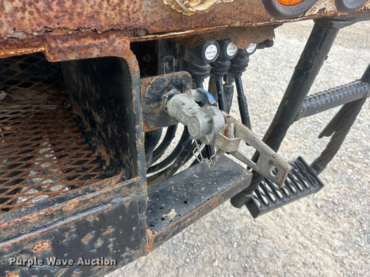 image for item ET6562 2012 International 4400 bucket truck