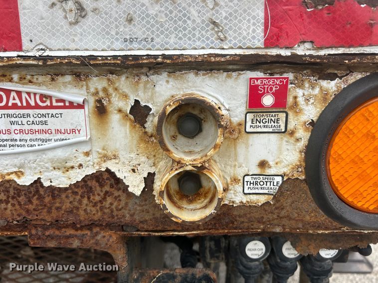 image for item ET6562 2012 International 4400 bucket truck