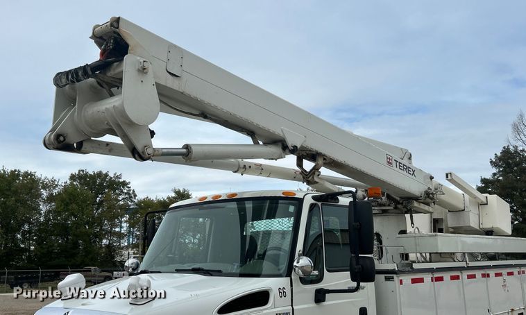 image for item ET6562 2012 International 4400 bucket truck