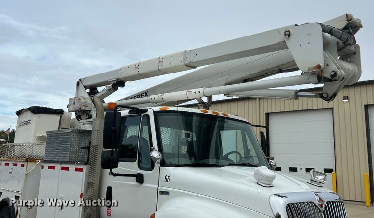 image for item ET6562 2012 International 4400 bucket truck