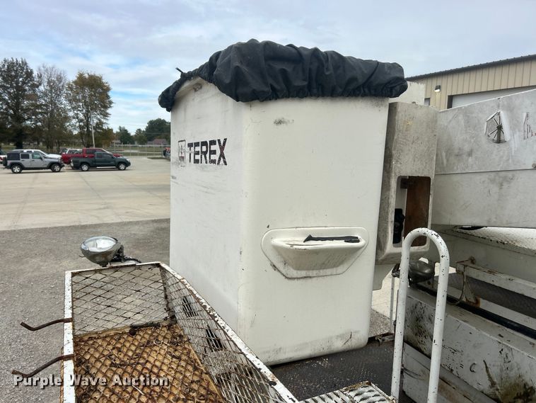 image for item ET6562 2012 International 4400 bucket truck