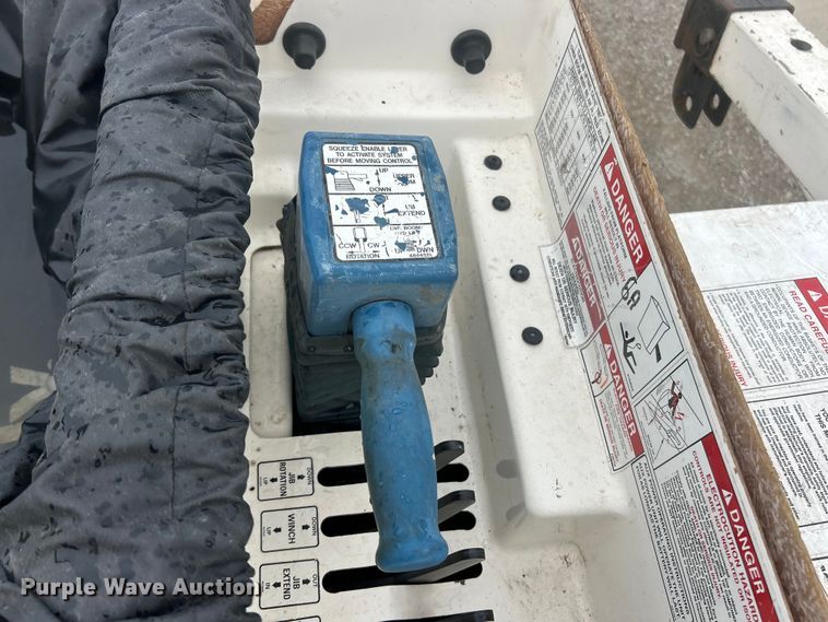 image for item ET6562 2012 International 4400 bucket truck