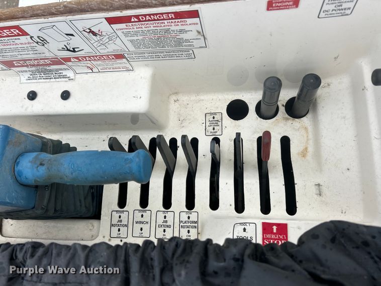 image for item ET6562 2012 International 4400 bucket truck