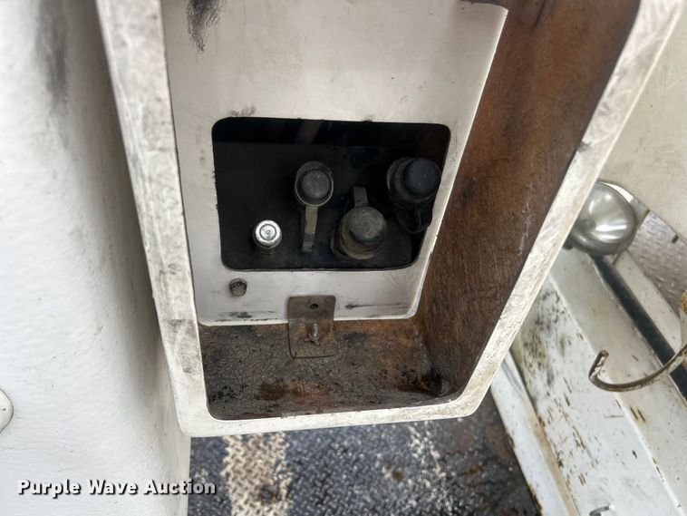 image for item ET6562 2012 International 4400 bucket truck