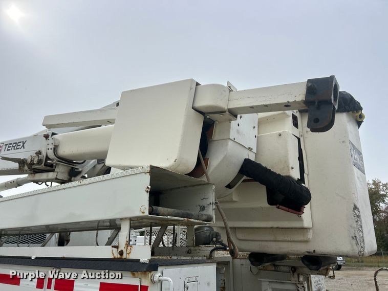 image for item ET6562 2012 International 4400 bucket truck