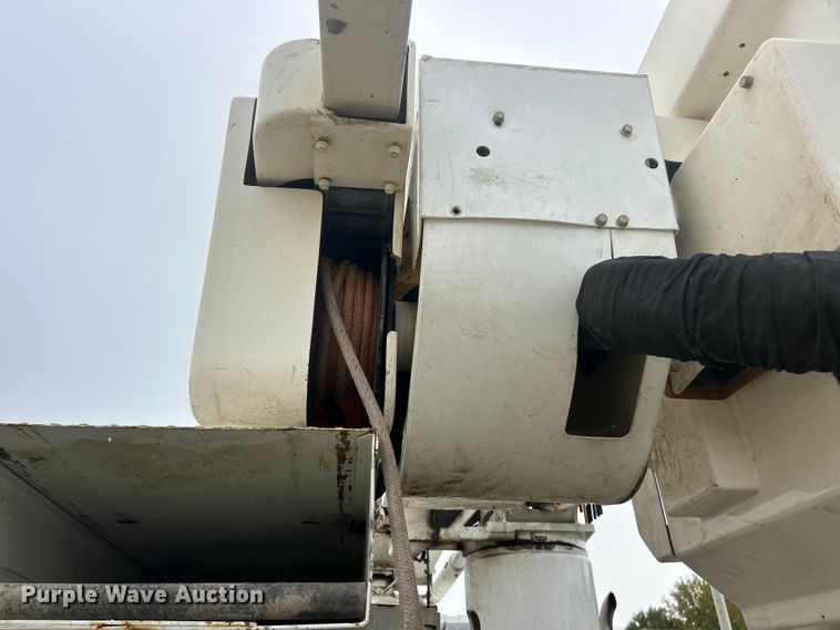 image for item ET6562 2012 International 4400 bucket truck