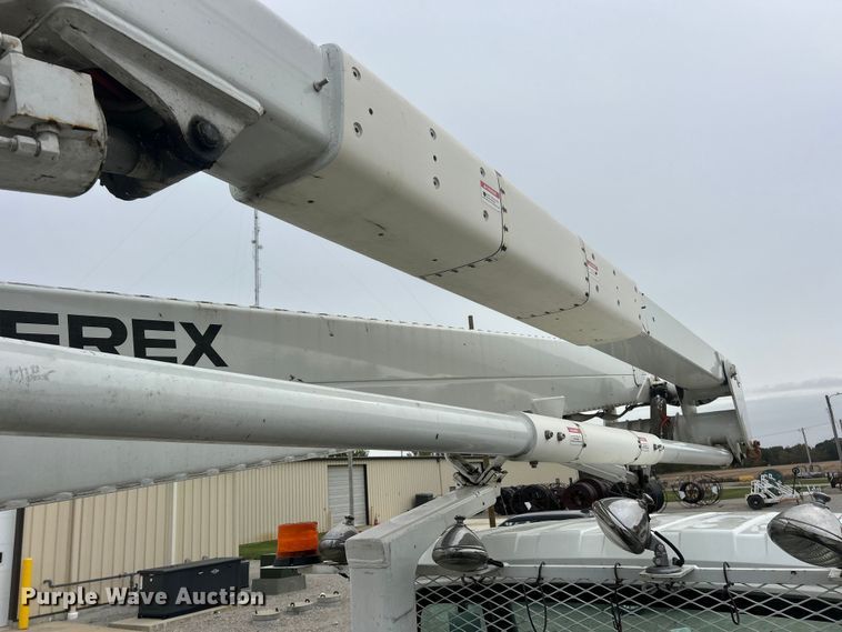 image for item ET6562 2012 International 4400 bucket truck